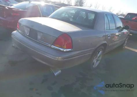 2003 Ford Crown Victoria Lx z USA, uszkodzony, nr VIN 2FAFP74W03X151235